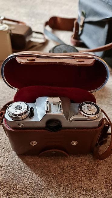 aparat za boks prodaja: **Zeiss Ikon Contaflex analogni fotoaparat sa pratećom opremom** U — 10