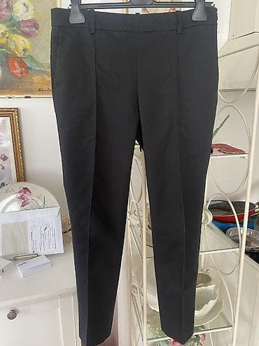 Elegantne crne pantalone – klasičan kroj - Boja: crna - Model: ravne — 3