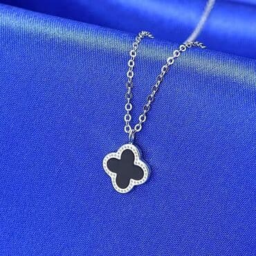 krema sa puzevom sluzi: Pendant necklace — 1