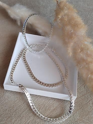 sat za prepisivanje: Set nakita – žig 925 Elegantni komplet od srebra 925 sastoji se od: - — 3