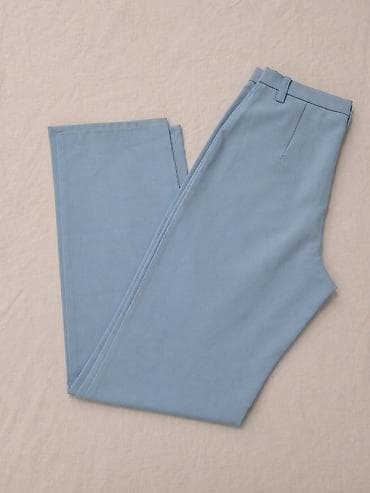 Lepe i elegantne pantalone. Boja prelepa