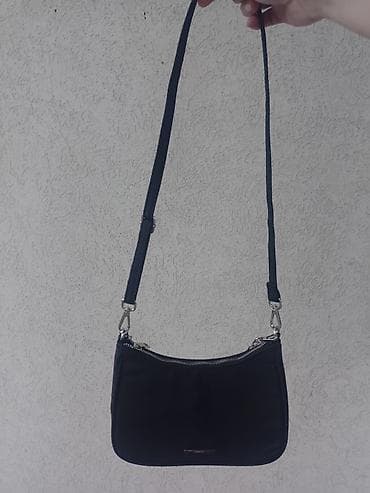 mala samsonite: Bershka crna torbica – baguette/shoulder model Prodajem tasnicu — 3