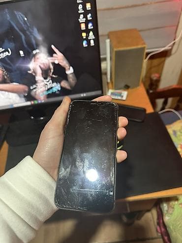 pica pec na plin: Apple iPhone iPhone 11, 64 GB, Crn, Face ID — 3