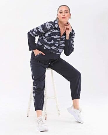 muske trenerke 4xl: Crna i teget
2xl - 4xl
4200 — 3