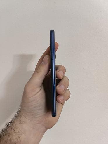 prodajem samsung: Samsung S9 otključan za sve mreže, sa 4/64gb memorije. Na ekranu — 3