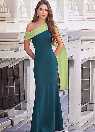 iris cuprija: Elegantna duga haljina na jedno rame sa efektom šala
2400din
S M L — 5