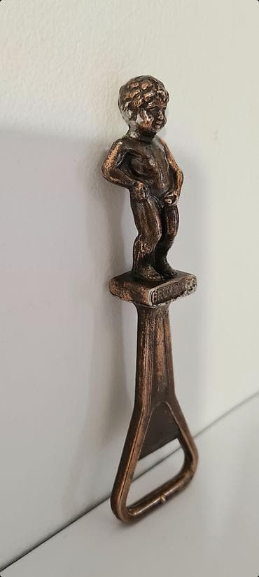 mesalice kupujem prodajem: ▪︎ Prodajem metalni otvarač za flaše sa postavljenih slika u obliku — 3