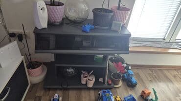 Tv komoda ormaric - stakleni rotirajuci tv ormaric pravougaonog