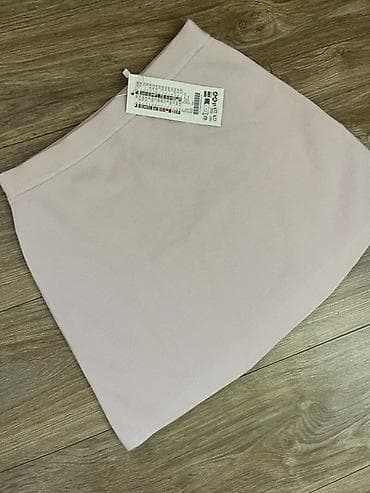 Suknja A‑kroja, nežno roze boje. Klasičan, ravan pojas bez kopčanja na lalafo.rs Suknja A‑kroja, nežno roze boje. Klasičan, ravan pojas bez kopčanja