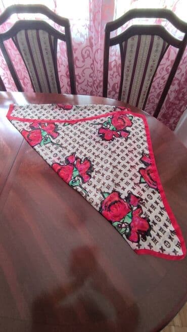 Louis Vuitton monogram roses ešarpa. Louis Vuitton monogram roses — 6