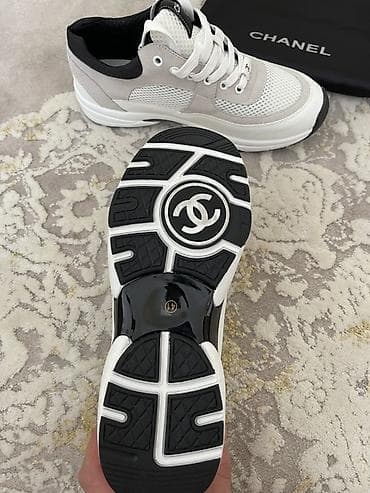 nine west torba za laptop: Chanel patike – model sa logoom CC - Boja: belo/krem sa crnim — 4