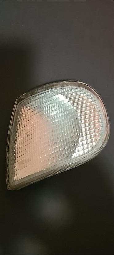 vakum staklo cena: Prednji levi žmigavac pored fara (providni) Škoda Feleicija 1godište — 2