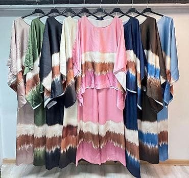 Ženska odeća: Kompleti
Cena 3200
Uni vel.
V26 — 5