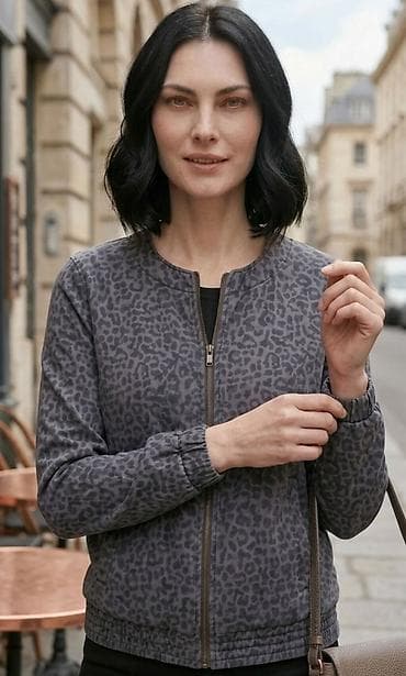 Ženska lagana jakna sa životinjskim printom - Model: bomber stil sa na lalafo.rs Ženska lagana jakna sa životinjskim printom - Model: bomber stil sa