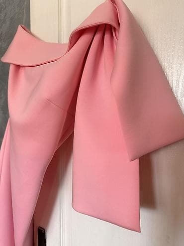 Kućna odeća: Savrsena baby pink haljina placena 7500 rsd
potpuno novo — 3