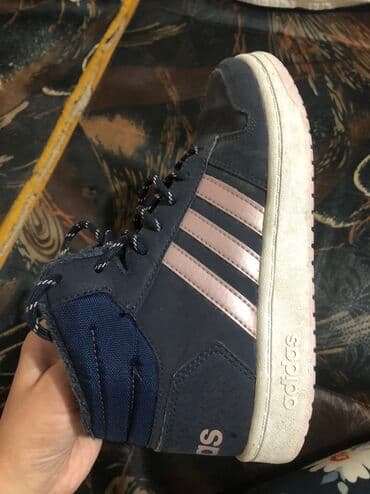 polovna obuca iz inostranstva: Adidas dečje patike – visoki model - Model: visoke patike sa pertlama — 3