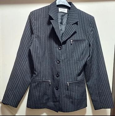 fila ženske patike: Elegantni ženski sako sa prugama - Klasičan crni sako sa tankim belim — 1