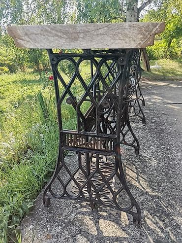 Retro sto od šivaće mašine NEU neobrađen Vi ga sređujete po svome