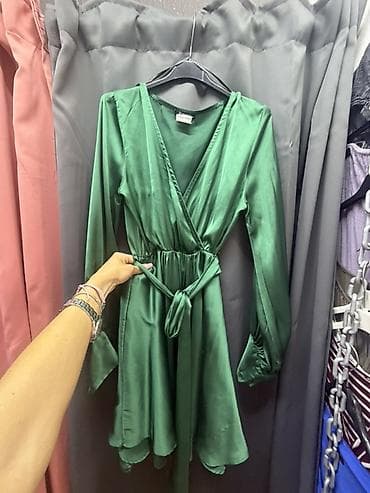 Zelena mini haljina Zigana, veličina M. - Materijal: satenast, sa