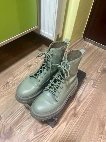 Women's Clothing: High boots, 36 — 4