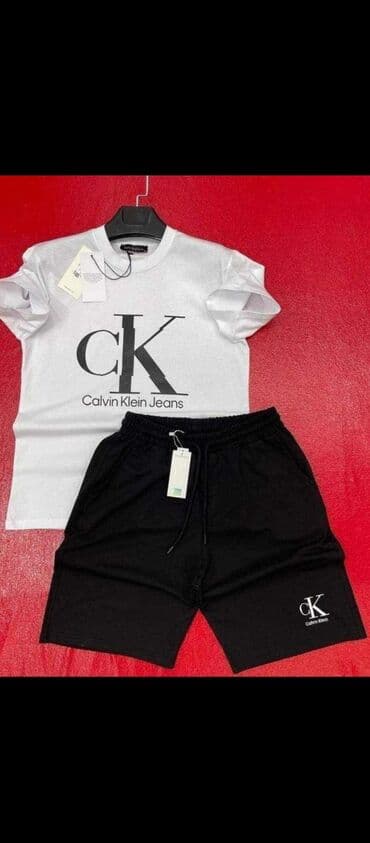 hoodrich komplet: Muski sportski komplet.

Velicine s-xxl. Cena 2800 din — 4