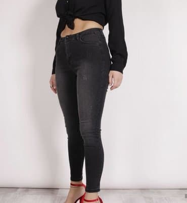 pantalone od vestacke koze: Extra farmerice vel S M
Povoljno — 3