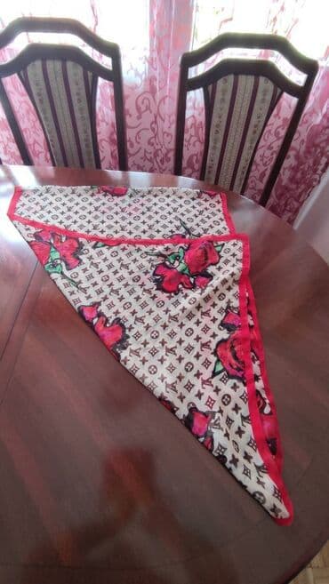 Louis Vuitton monogram roses ešarpa. Louis Vuitton monogram roses — 5