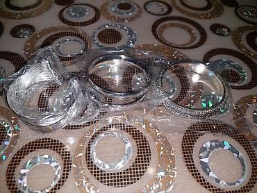 Set srebrnastih narukvica – više komada u kompletu. - Materijal