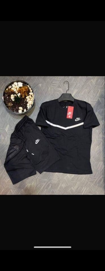 c a basic majice: Nike komplet trenerka, koji se sastoji od majice kratkih rukava i — 4
