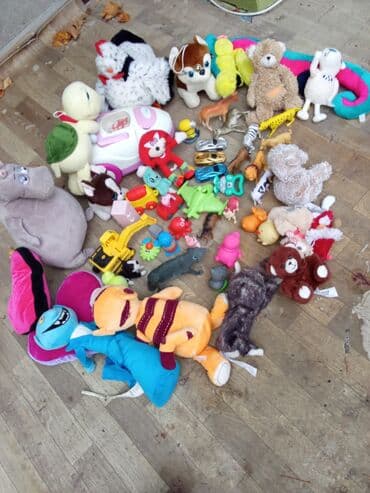 pištolj za decu: Veliki miks dečjih igračaka – plišane, plastične i figure životinja — 1