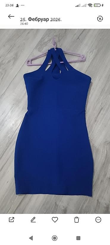 Kobalt plava uska haljina bez rukava, midi dužine. Model sa naglašenim na lalafo.rs Kobalt plava uska haljina bez rukava, midi dužine. Model sa naglašenim