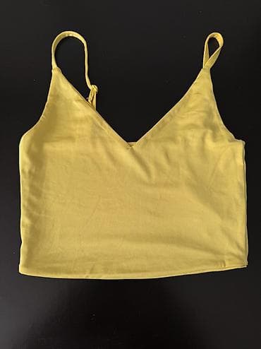 pull and bear sakoi: Zuti top
odgovara xs/s velicini — 1