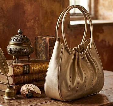 Elegantna ženska torba u zlatnoj boji - Materijal: meka veštačka koža