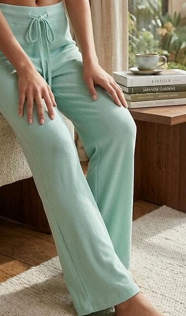Ženske rebraste pantalone za svaki dan – mint zelene - Materijal na lalafo.rs Ženske rebraste pantalone za svaki dan – mint zelene - Materijal