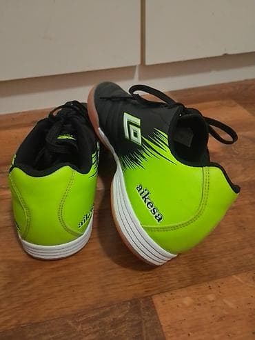 chanel patike zenske: Patike za fudbal broj 42 su u odlicnom stanju sa veoma sitnim — 9