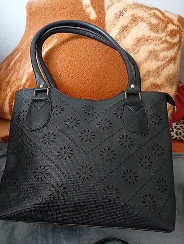 Elegantna crna ženska torba za rame - Materijal: veštačka koža sa na lalafo.rs Elegantna crna ženska torba za rame - Materijal: veštačka koža sa
