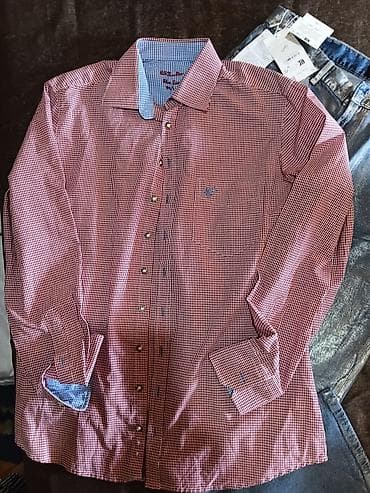 top: Muški lot garderobe koji se sastoji od tri komada: - **C&A — 8