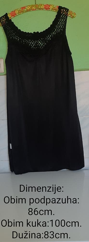 parka h: Crna čipkana haljina – veličina S - Model: kratka haljina bez rukava — 3