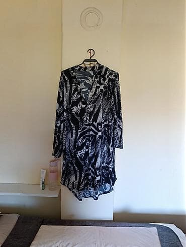 kožni sako: Tunika/haljina sa V-izrezom, dugačkih rukava, u crno-sivoj kombinaciji — 1