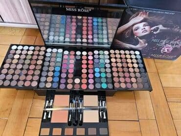 Sminka Kofer sa sminkom Paleta sminke Set sminke 194 boje na lalafo.rs Sminka Kofer sa sminkom Paleta sminke Set sminke 194 boje