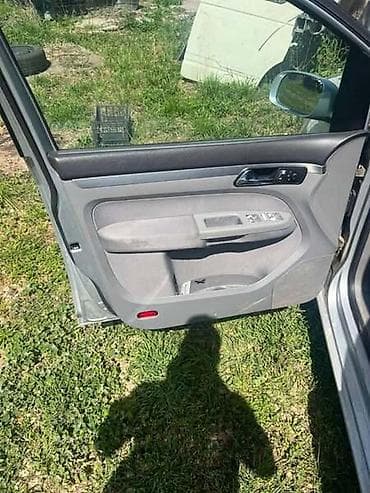 ELEKTRO PODIZAČ ZA VOLKSWAGEN TOURAN | El. podizač za VW Touran, 1.6 na lalafo.rs ELEKTRO PODIZAČ ZA VOLKSWAGEN TOURAN | El. podizač za VW Touran, 1.6