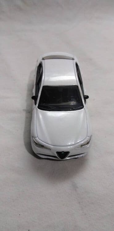 home alone 1 sa prevodom na srpski: Burago Alfa Giulia, 1:43 China ocuvan — 2