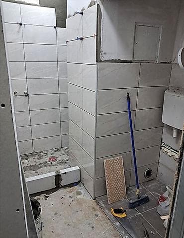 Reklamiranje, štampanje: Postavljanje svih vrsta pločica na zid i na pod. Cena usluge za — 7