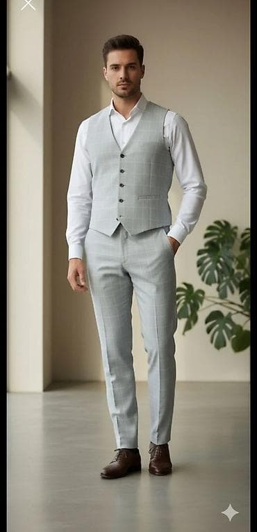 Muški elegantni komplet – prsluk i pantalone u svetlosivoj boji sa