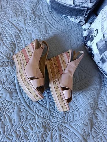 sandale boja ciklame: Ženske sandale na punu petu - Model: slingback sandale sa otvorenim — 2