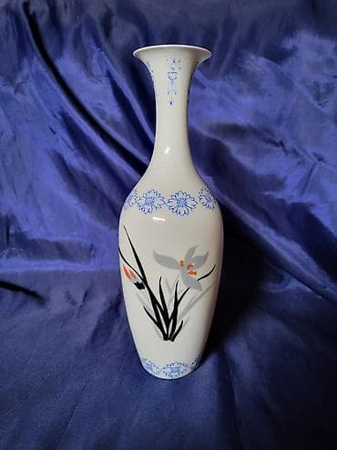 Vaza 1 nova tanak kineski porcelan rucno oslikana 1950g+. Vaza tanak na lalafo.rs Vaza 1 nova tanak kineski porcelan rucno oslikana 1950g+. Vaza tanak
