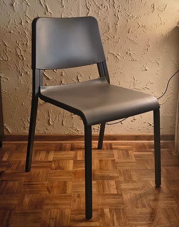 Ugaone garniture: Očuvana stolica, stabilna, čvrsta, malo korišćena, ima ponegde sitnih — 1