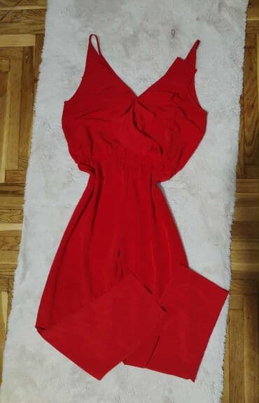 Haljine: Ženski crveni kombinezon - Boja: intenzivno crvena - Model — 2