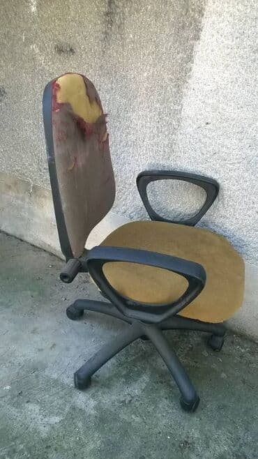 set trpezarijskih stolica: Kancelarijska stolica ispravno podizanje, osteceno sediste i naslon — 2