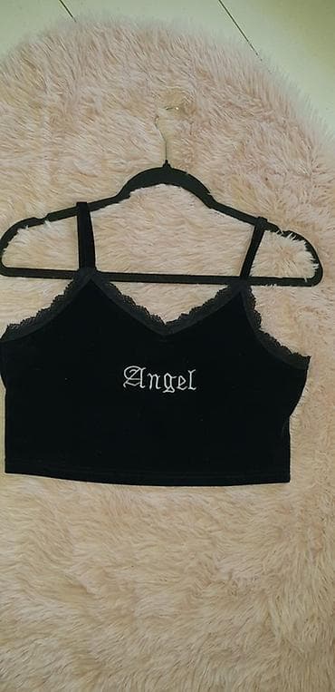 majice za ispod sakoa: Crni velur crop top sa čipkanim ivicama i tankim naramenicama. Napred — 1